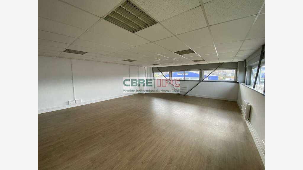 Location bâtiment de 8900m² en zi Joncaux Hendaye
