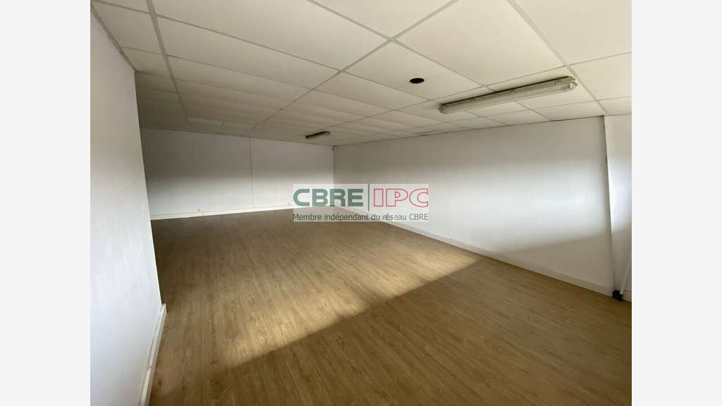 Location bâtiment de 8900m² en zi Joncaux Hendaye