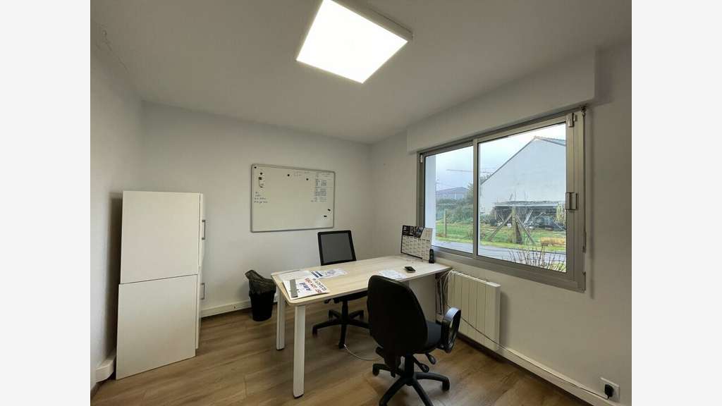 A louer local 305m² ZA dynamique Hennebont