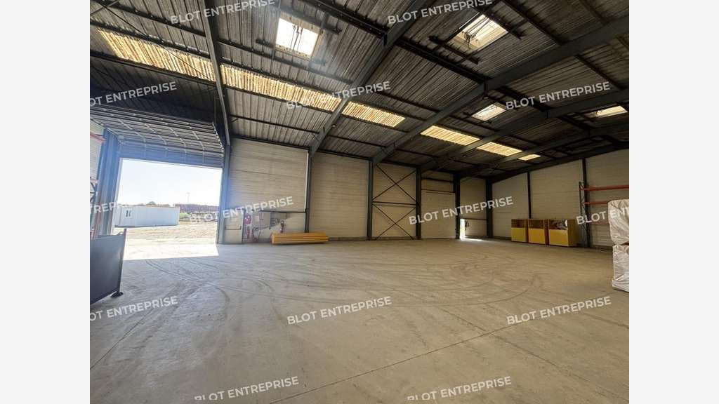 A louer locaux d'activités 607m² sur 4859m² Héric
