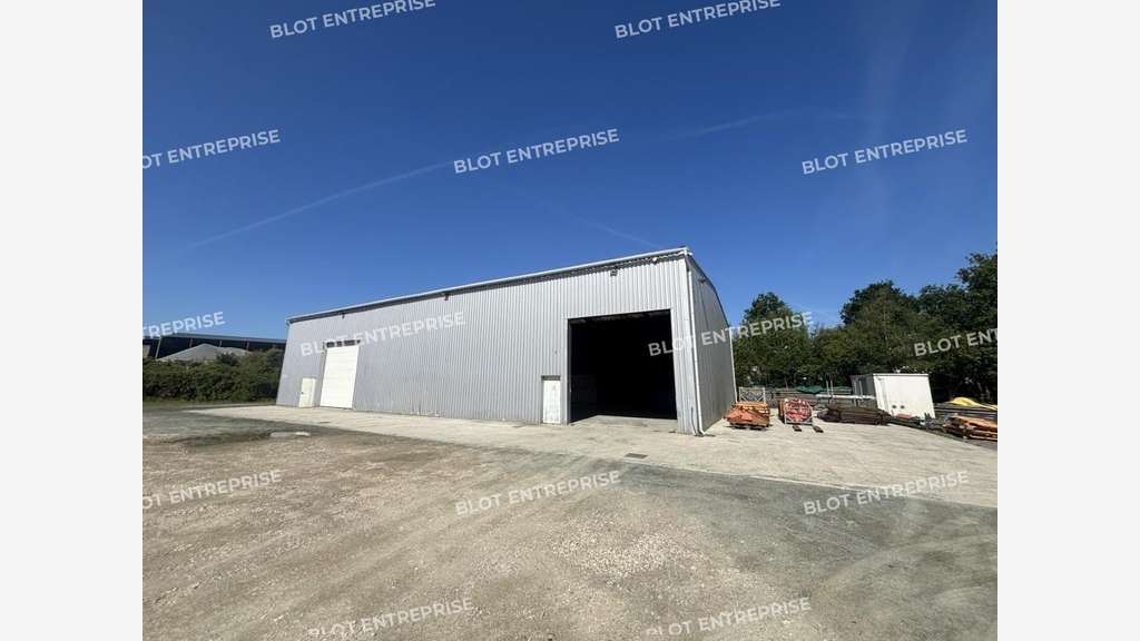 A louer locaux d'activités 607m² sur 4859m² Héric