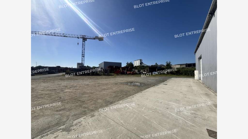 A louer locaux d'activités 607m² sur 4859m² Héric