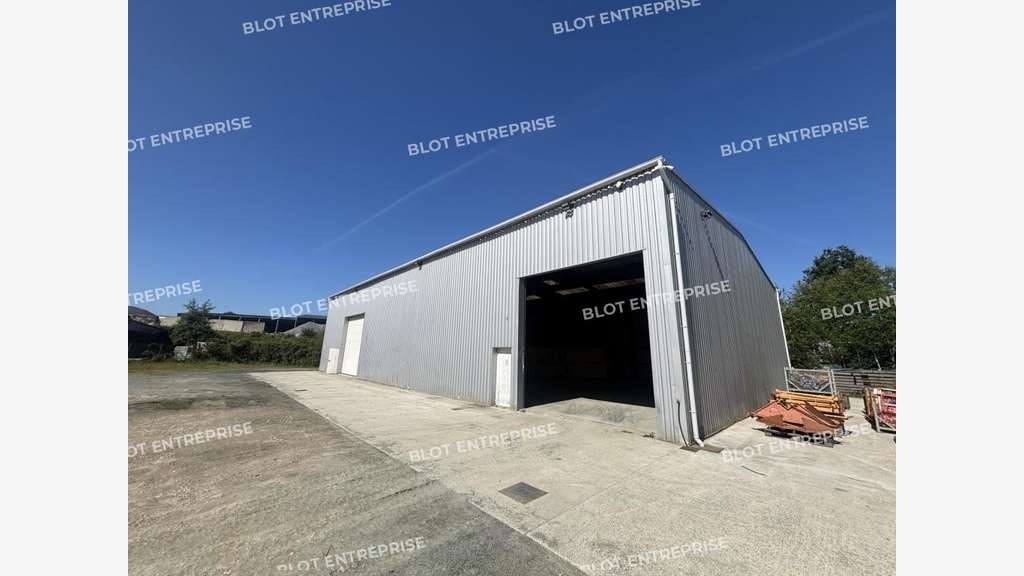A louer locaux d'activités 607m² sur 4859m² Héric