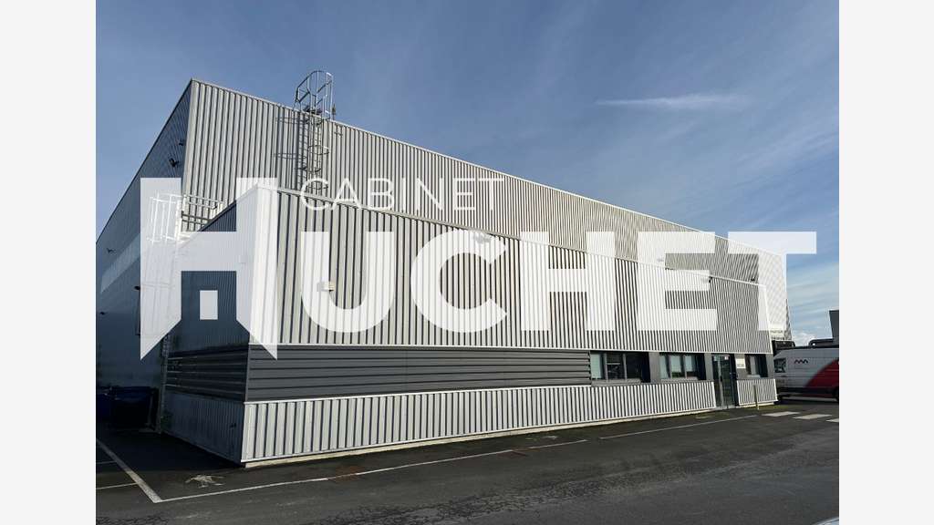 14. À louer Entrepôt à Hermival-Les-Vaux