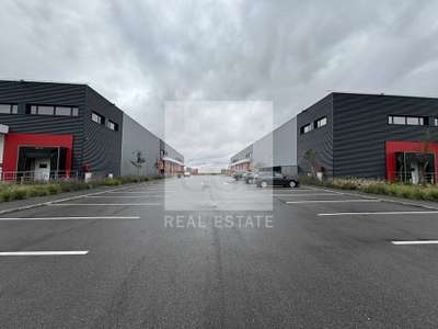 A louer locaux 5744m² BREEAM Very Good à Heyrieux