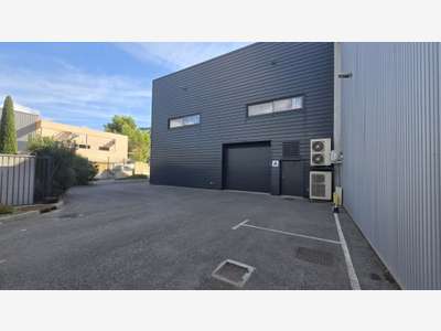 A louer entrepôt 254m² à Hyères ZA Saint-Martin