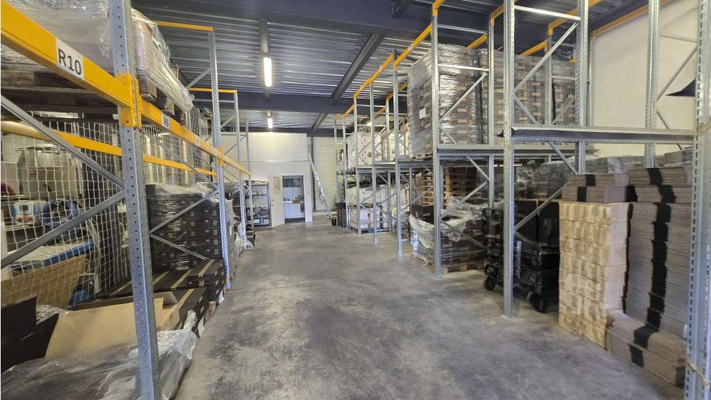 A louer entrepôt 254m² à Hyères ZA Saint-Martin