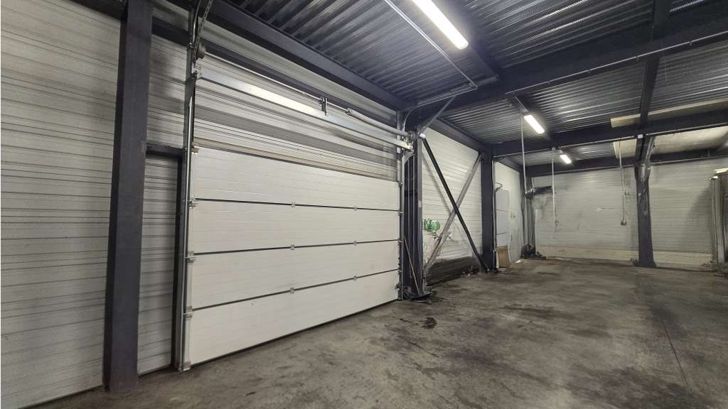A louer entrepôt 254m² à Hyères ZA Saint-Martin