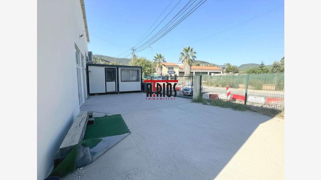 LOCAL D'ACTIVITÉ 450 M²