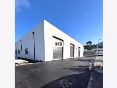 A louer entrepôt de 355m² à Hyères zone St Martin