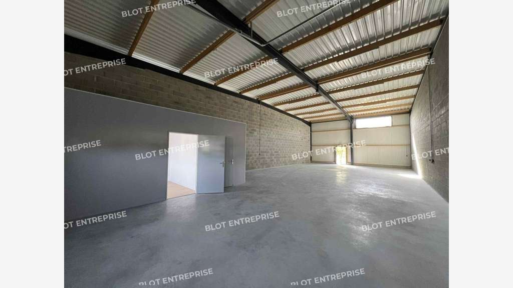 A louer cellule d'activités 200m² à Iffendic