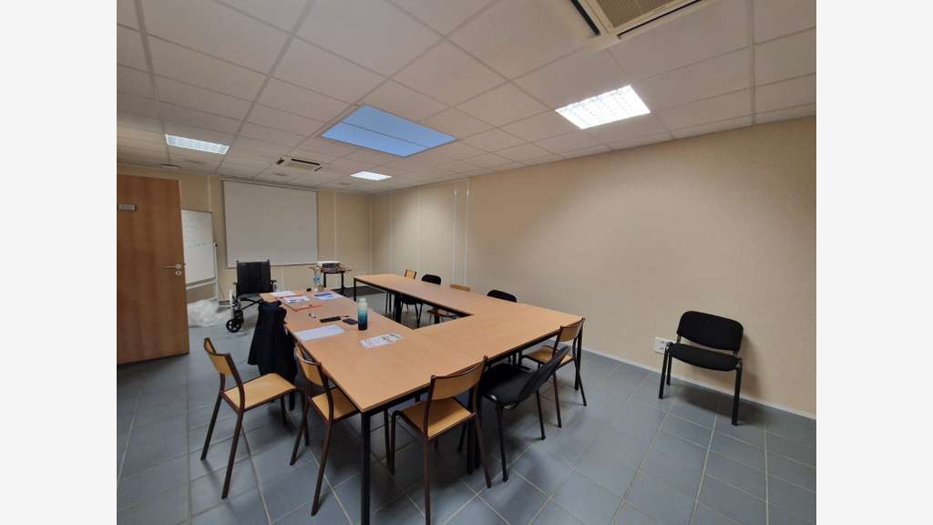 Locaux 1440m² sur terrain 5580m² à louer à Ifs