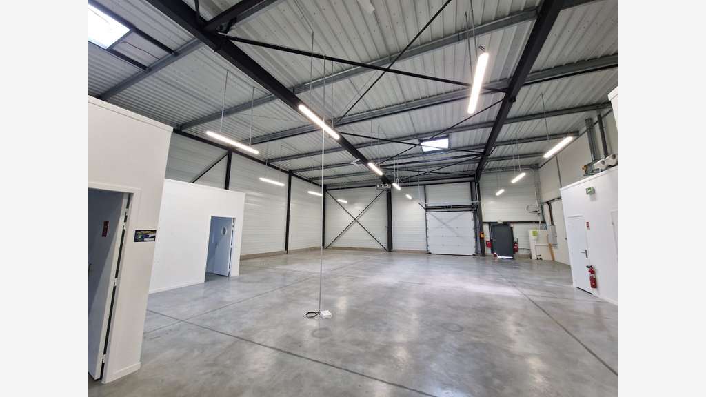 Immobilier Professionnel de 310m² à louer à Ifs