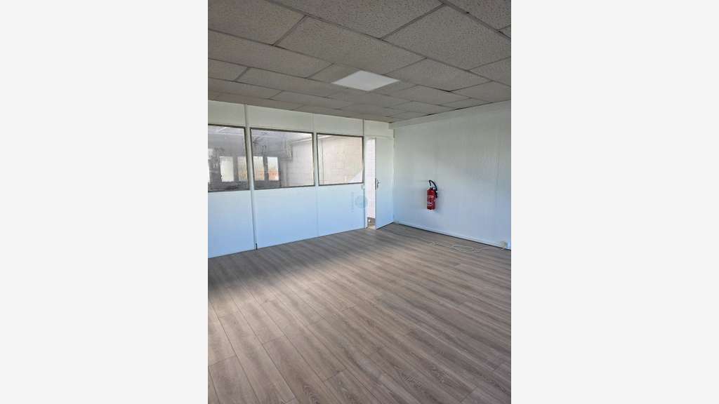 A louer bâtiment fonctionnel 1091m² à Ingré