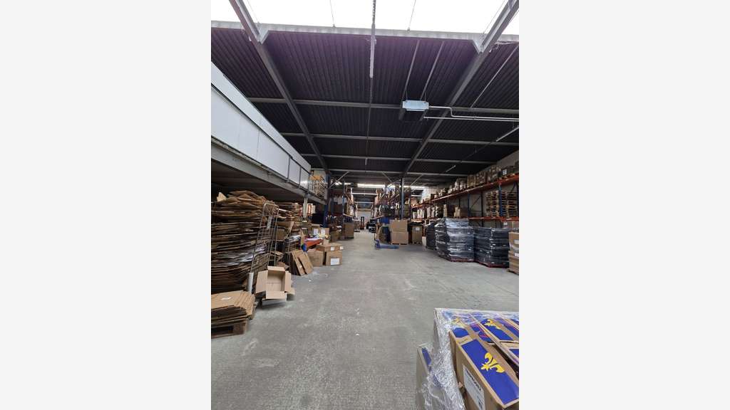 A louer bâtiment fonctionnel 1091m² à Ingré