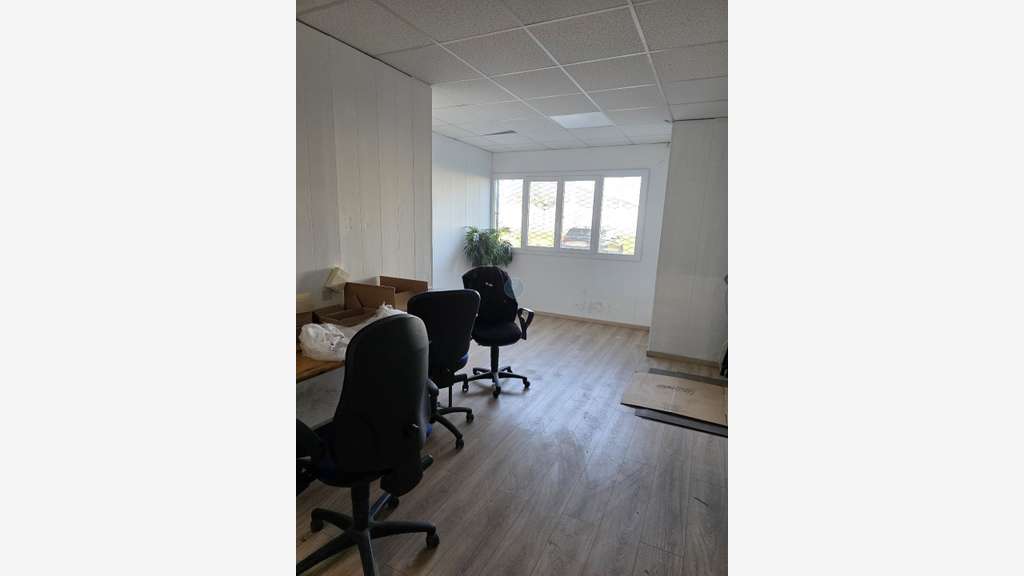 A louer bâtiment fonctionnel 1091m² à Ingré