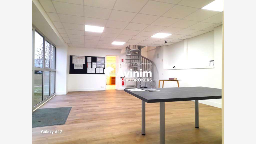 Loue Très beau local d'activité de 725m² à Ingré