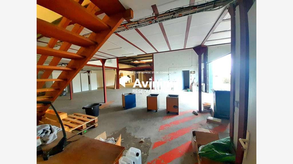 Loue Très beau local d'activité de 725m² à Ingré