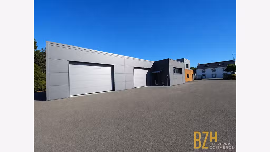 A louer local activité 450m² empl stratégique 56