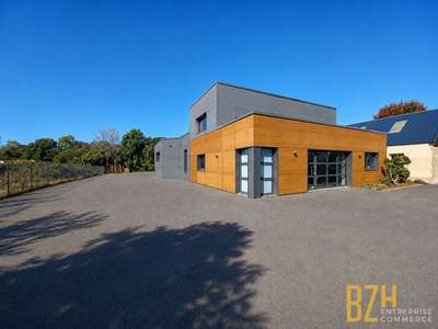 A louer local activité 450m² empl stratégique 56