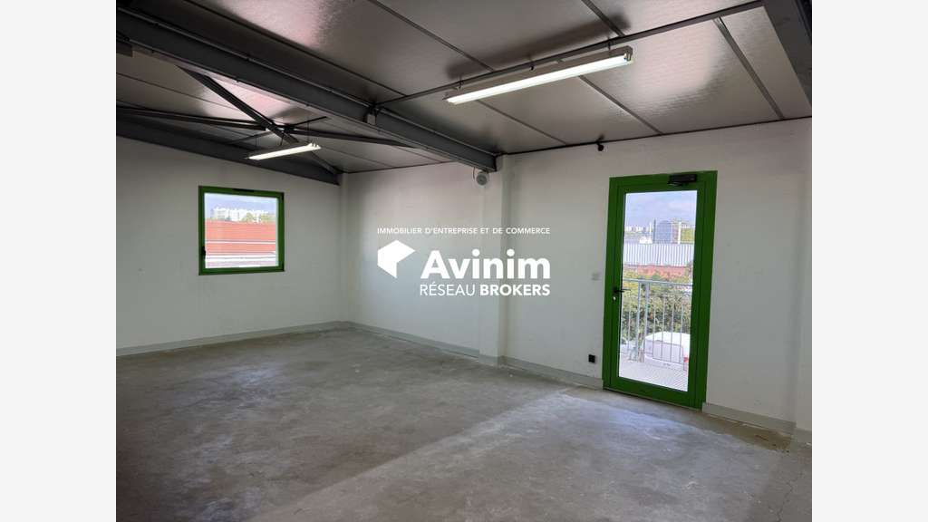 A louer local d'activité 154m² à Irigny A450 / A7