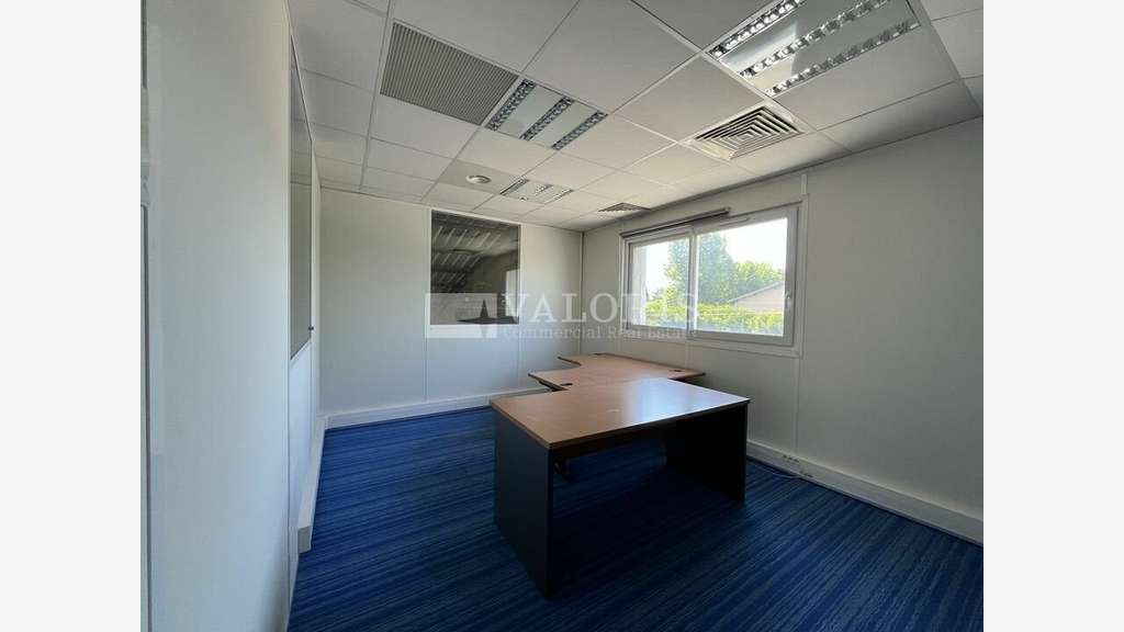 Bâtiment 1200m² sur 2000m² à louer à Irigny
