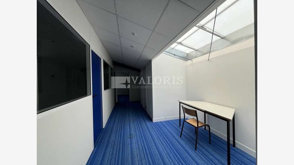 Bâtiment 1200m² sur 2000m² à louer à Irigny