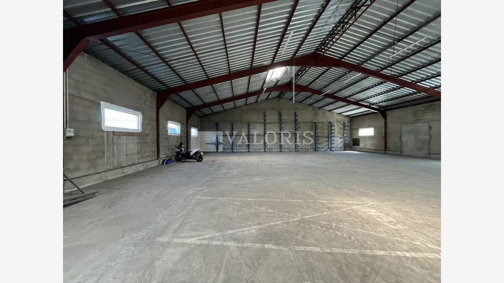 Bâtiment 1200m² sur 2000m² à louer à Irigny