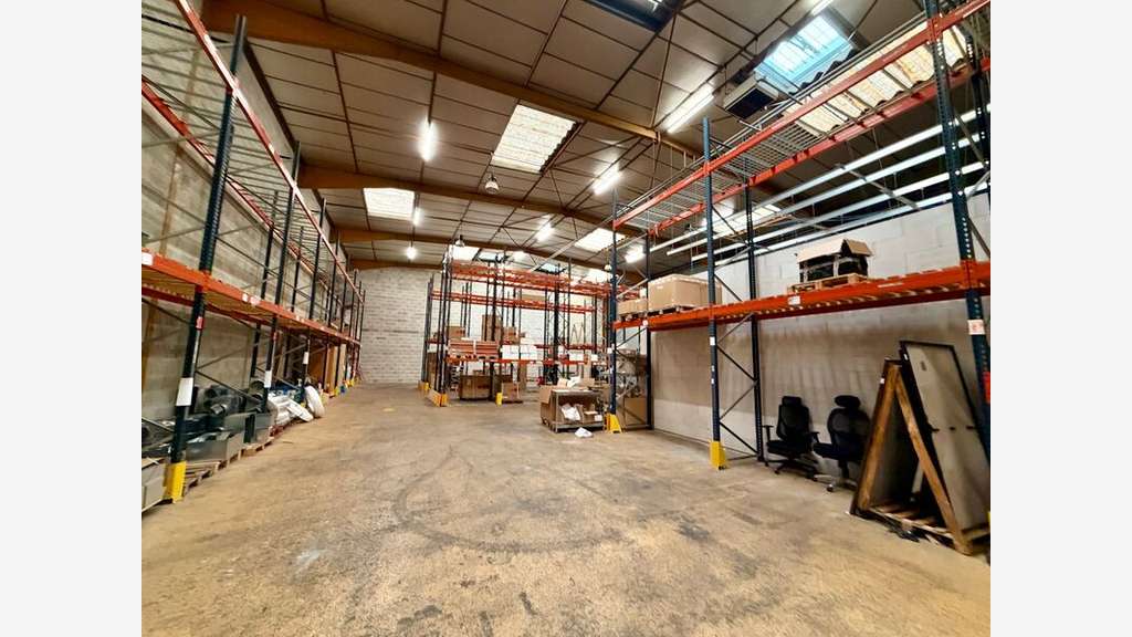 LOCATION Local d'Activité - 840m² - IRIGNY