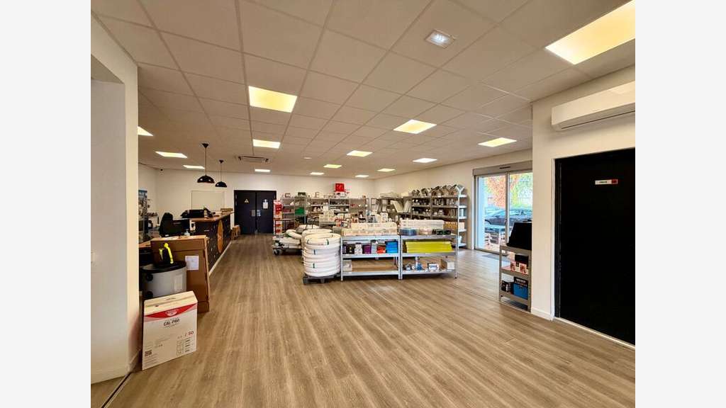 LOCATION Local d'Activité - 840m² - IRIGNY