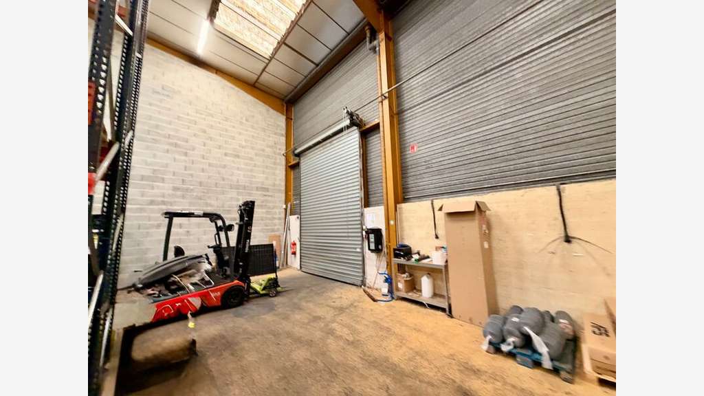 LOCATION Local d'Activité - 840m² - IRIGNY