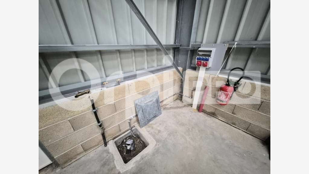 Local d'activité 240m² à louer à Isles-sur-Suippe