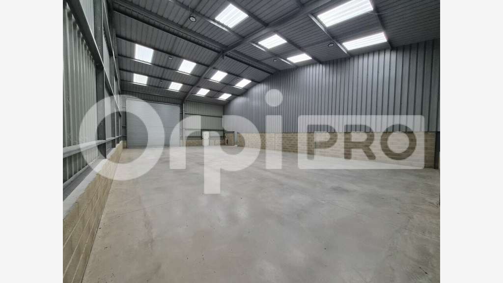 Local d'activité 240m² à louer à Isles-sur-Suippe