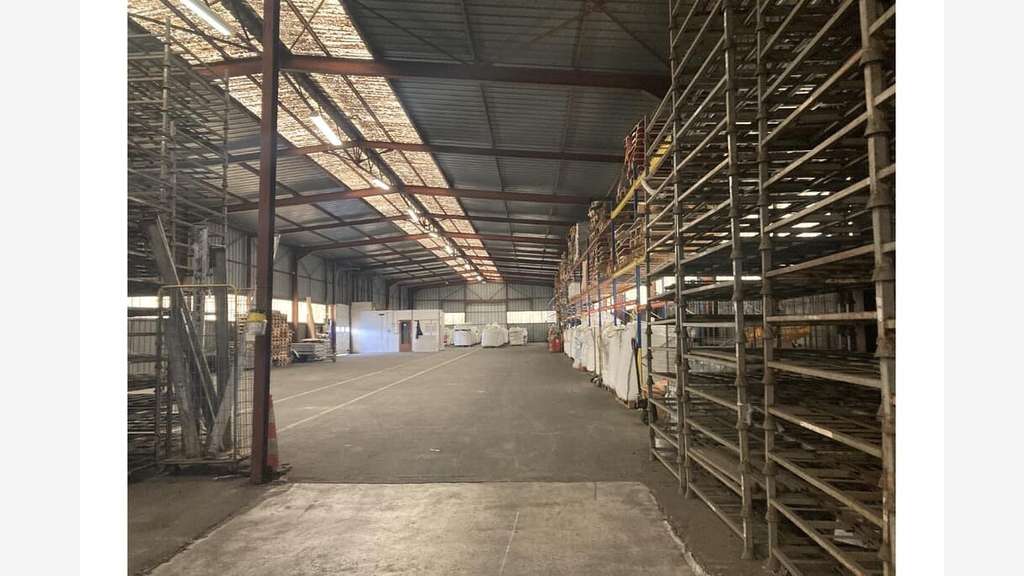 À louer – Entrepôt de 2 700 m² à Issoudun – Indre 
