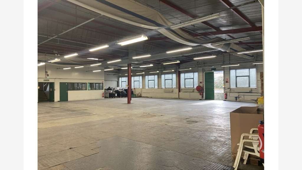 À louer – Entrepôt de 2 700 m² à Issoudun – Indre 