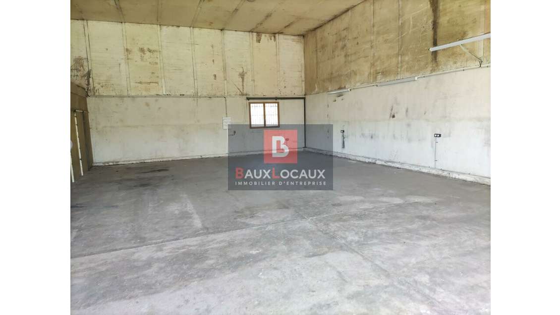 Location entrepôt 167m² dans domaine privé Istres