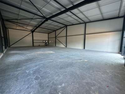 A louer local commercial 240m² à Istres