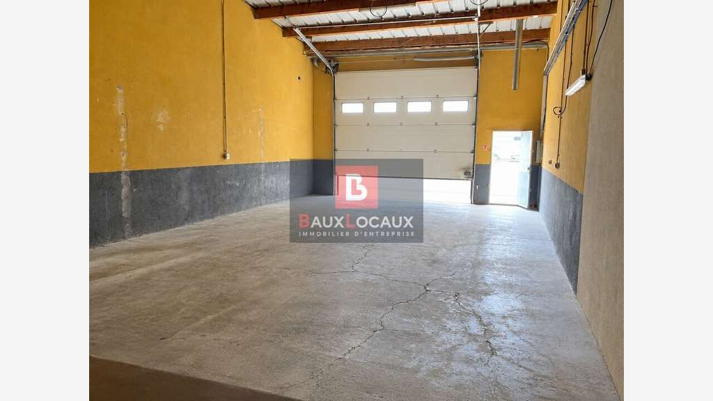 Location entrepôt bureau de 115m² à Istres