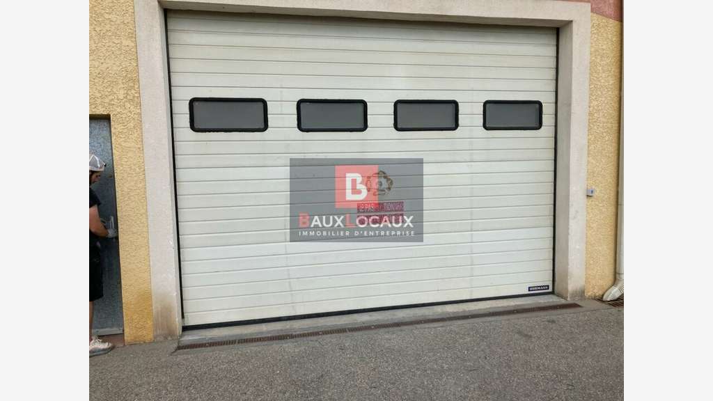 Location entrepôt bureau de 115m² à Istres