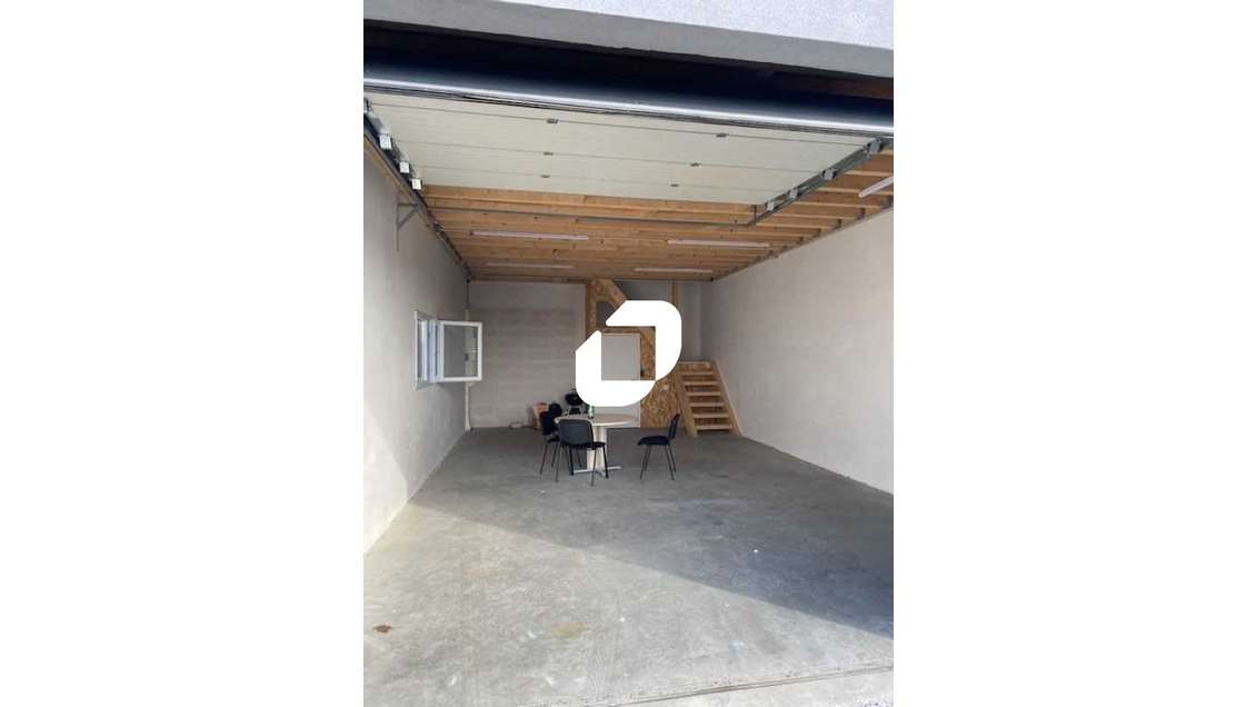 A louer Local d'activité 107m² Izon