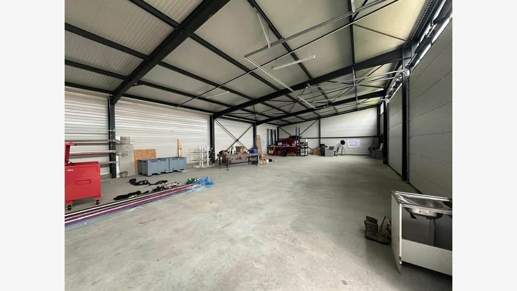 A louer local d'activité 290m² à Janville