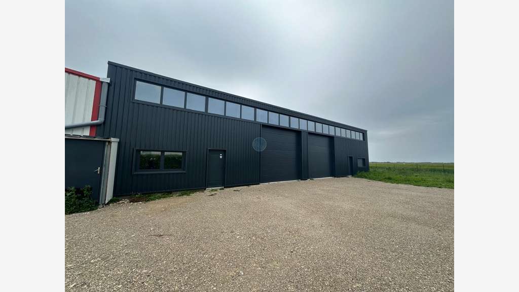 A louer local d'activité 290m² à Janville