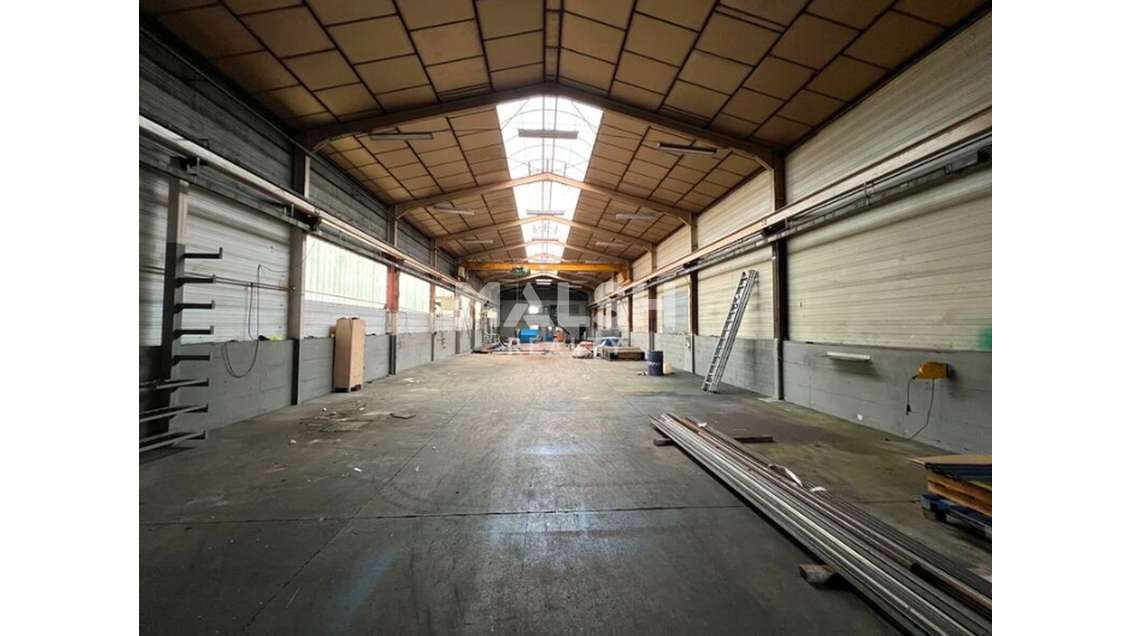 Location local d'activités 367m² Jassans Riottier