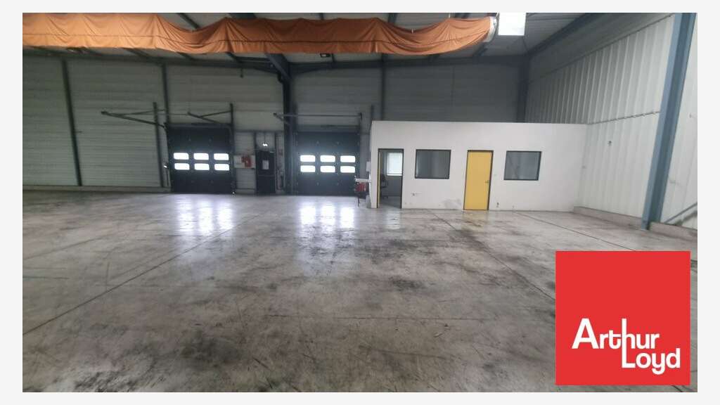 Local d'activité 3868m² à louer à Jaunay-Clan