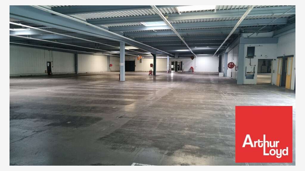 Local d'activité 3868m² à louer à Jaunay-Clan