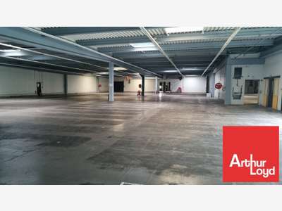 Local d'activité 3868m² à louer à Jaunay-Clan