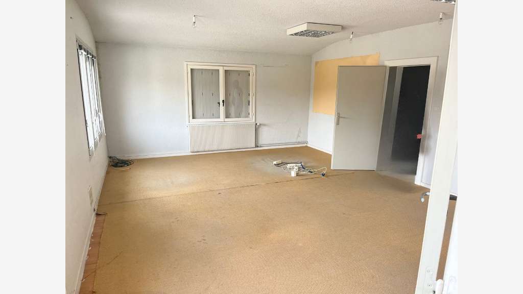 Bâtiment à louer 836m² à Joinville (52)