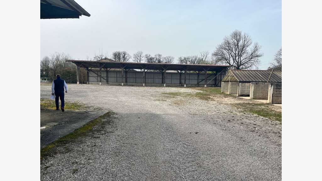 Bâtiment à louer 836m² à Joinville (52)