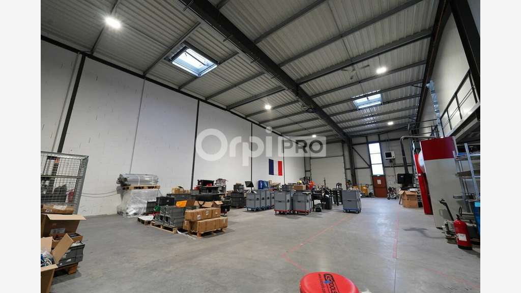 Local d'activité à louer 841m² à Jonage 