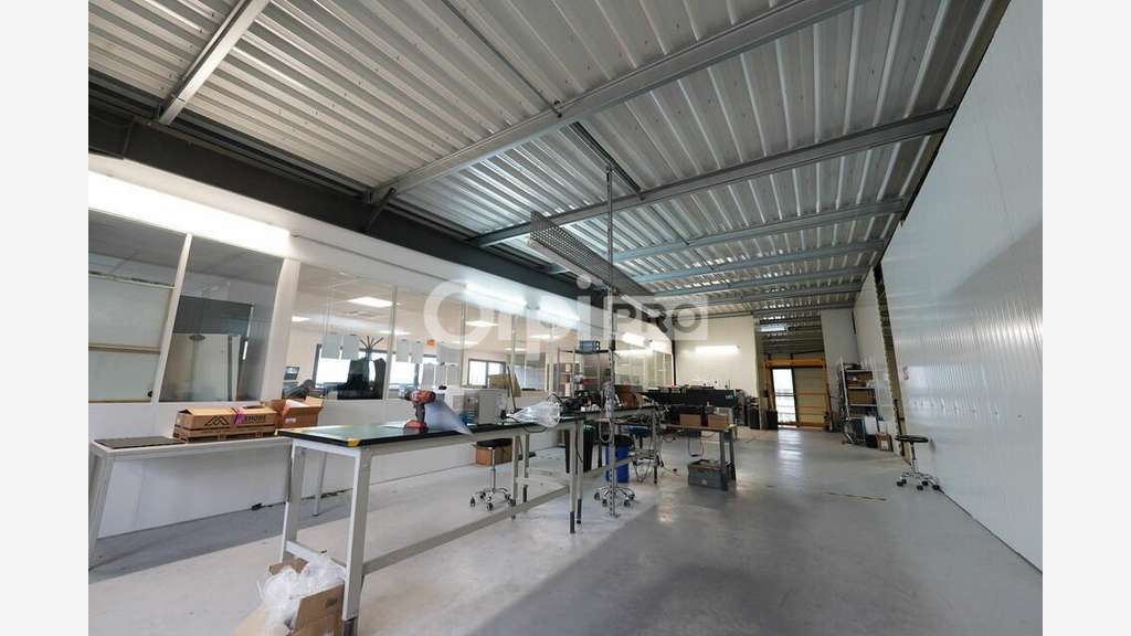 Local d'activité à louer 841m² à Jonage 
